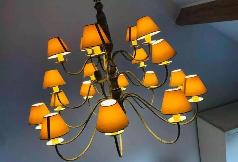 Juste à Côté, Maison De Caractère Avec Piscine