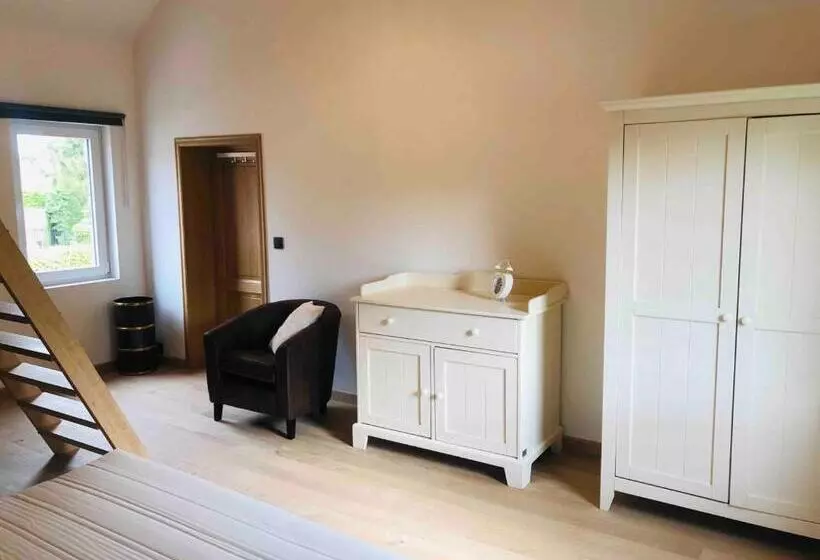 Juste à Côté, Maison De Caractère Avec Piscine