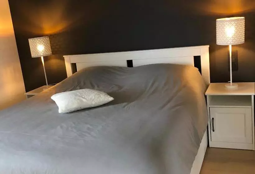 Juste à Côté, Maison De Caractère Avec Piscine