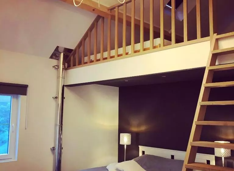 Juste à Côté, Maison De Caractère Avec Piscine