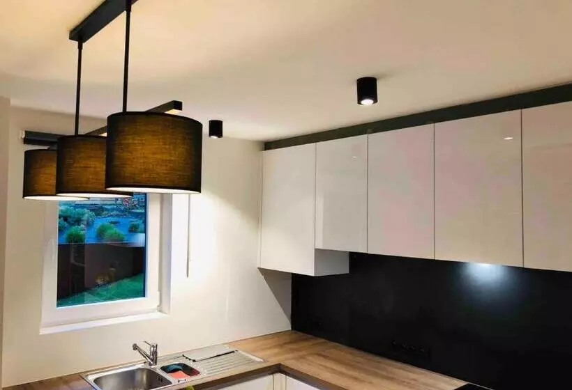 Juste à Côté, Maison De Caractère Avec Piscine