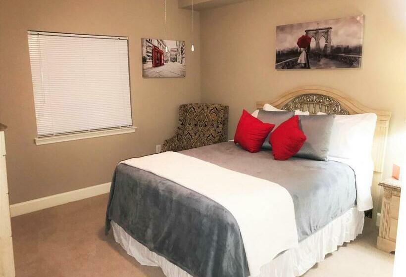 Midtown Oasis   Pool And Private Balcony