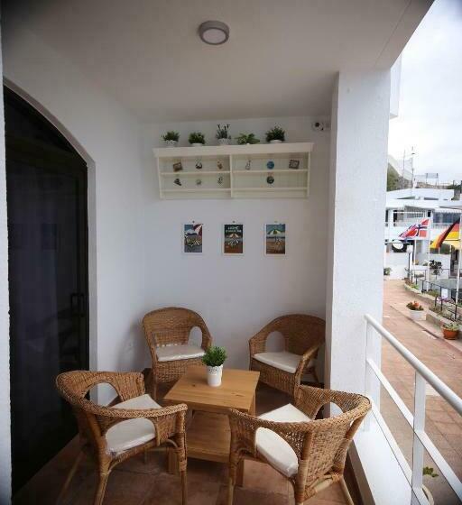 Avenida De La Cornisa 11