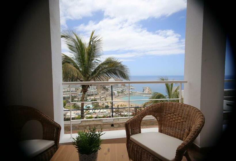 Avenida De La Cornisa 11