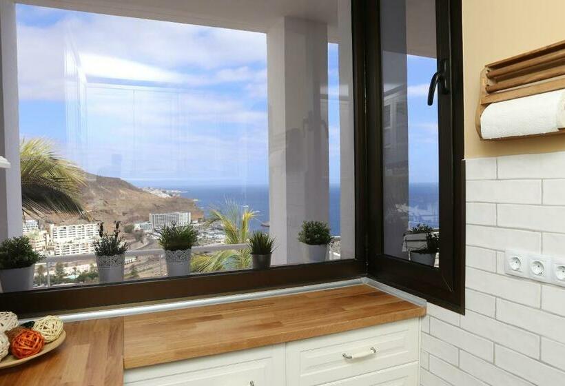 Avenida De La Cornisa 11