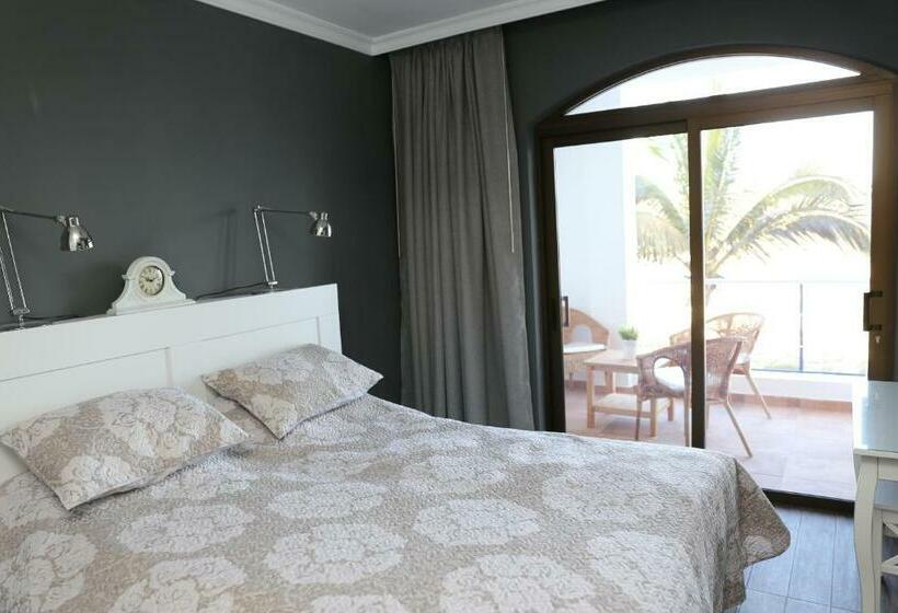 Avenida De La Cornisa 11