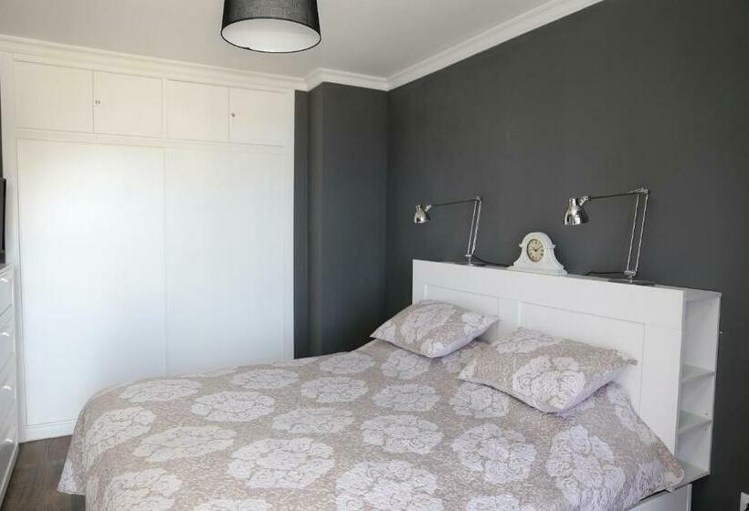 Avenida De La Cornisa 11