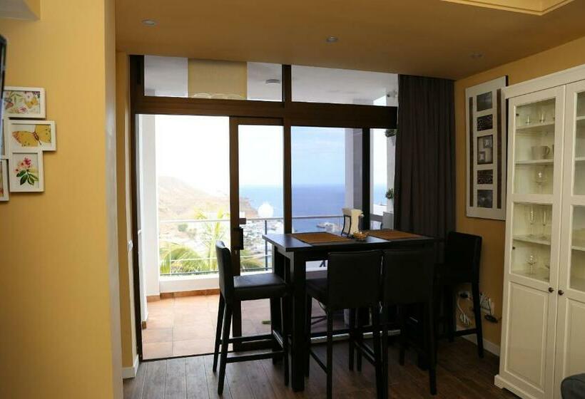 Avenida De La Cornisa 11