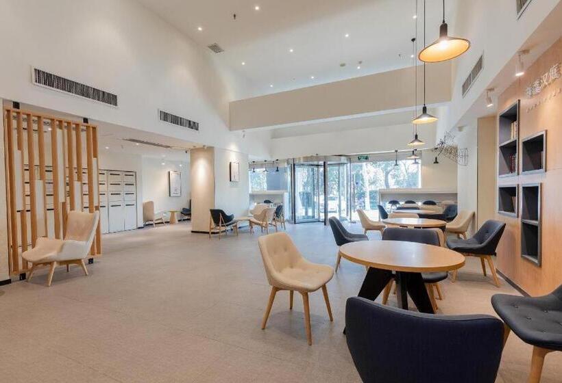 Hanting Hotel Wuhan Guanggu Plaza