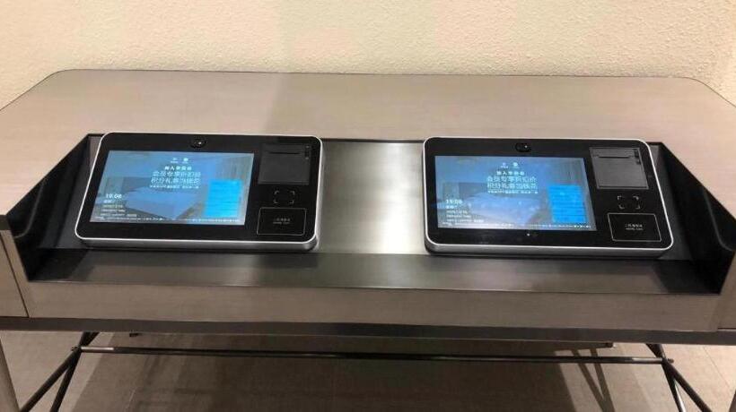 Hanting Hotel Wuhan Guanggu Plaza