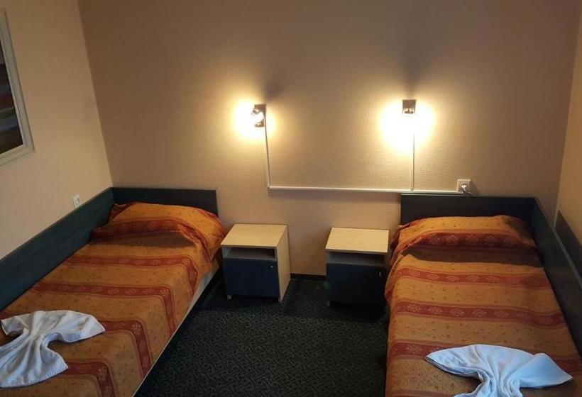 هتل Bajoru Uzeiga