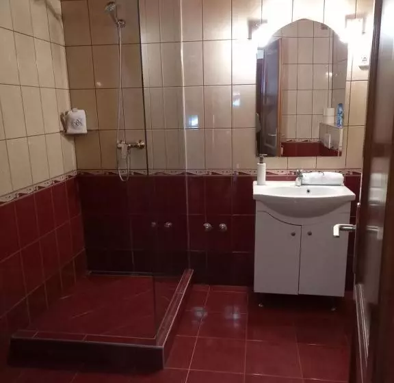 酒店 Blum Pince Borozó Vendégház