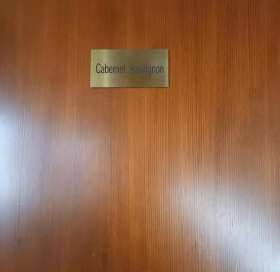 酒店 Blum Pince Borozó Vendégház