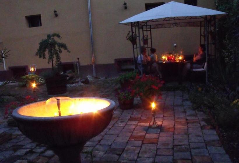 ホテル Caesar Panzió