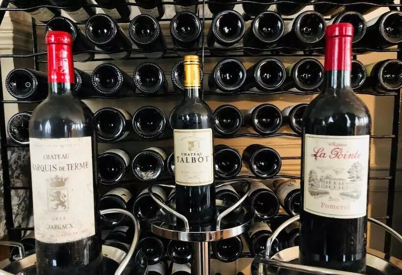 فندق De La Banniere De France