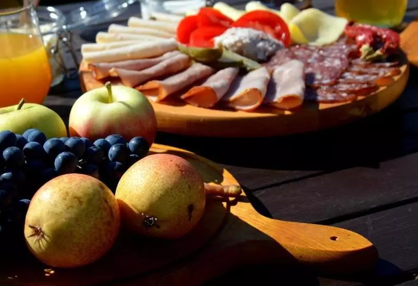 پانسیون Bistro & Rooms Pri Karlu Ex Hiša Budja