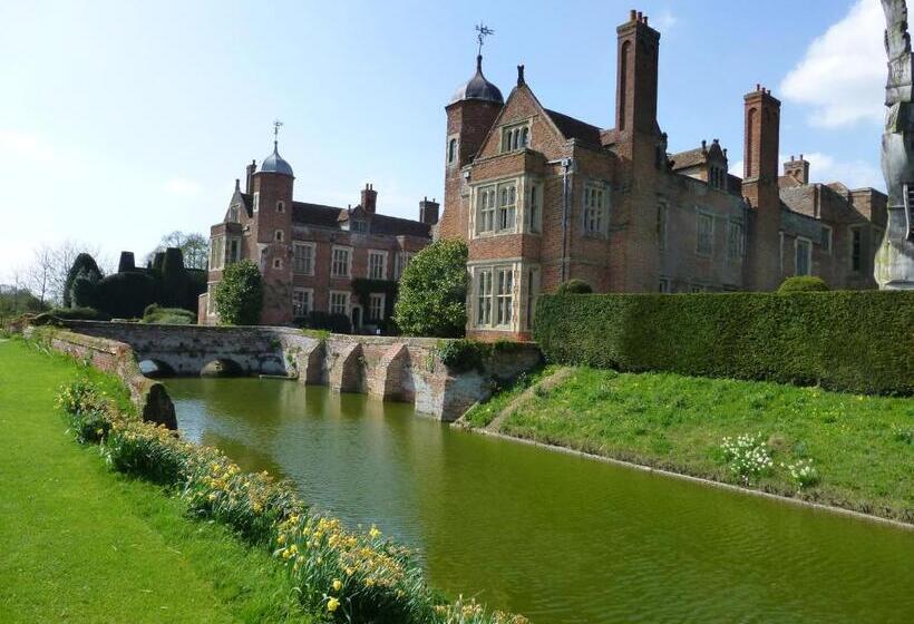 צימר The Greyhound   Historic Former Inn