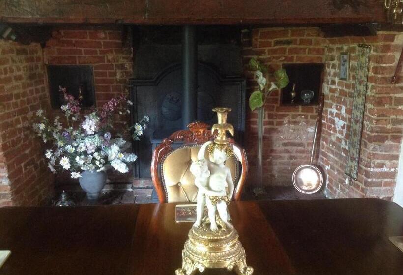 צימר The Greyhound   Historic Former Inn