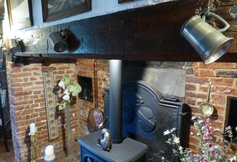 צימר The Greyhound   Historic Former Inn