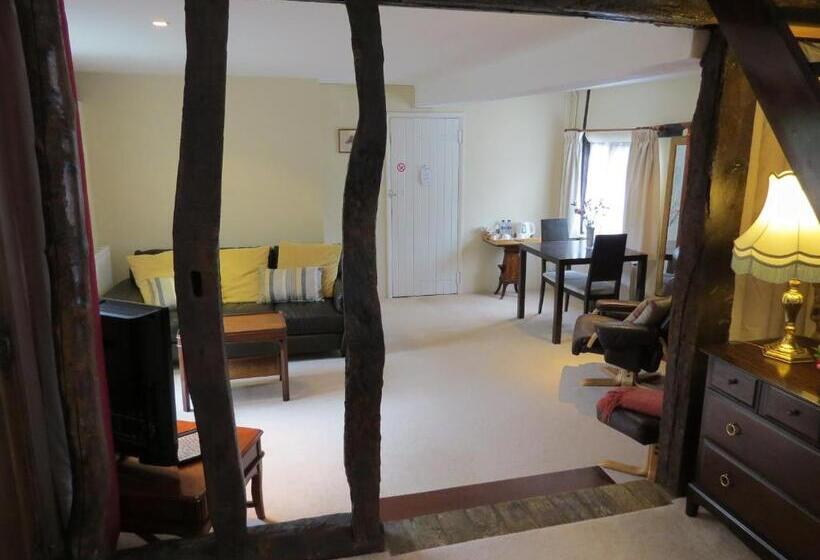 צימר The Greyhound   Historic Former Inn