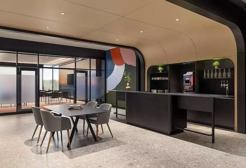 هتل Canopy By Hilton Toronto Yorkville