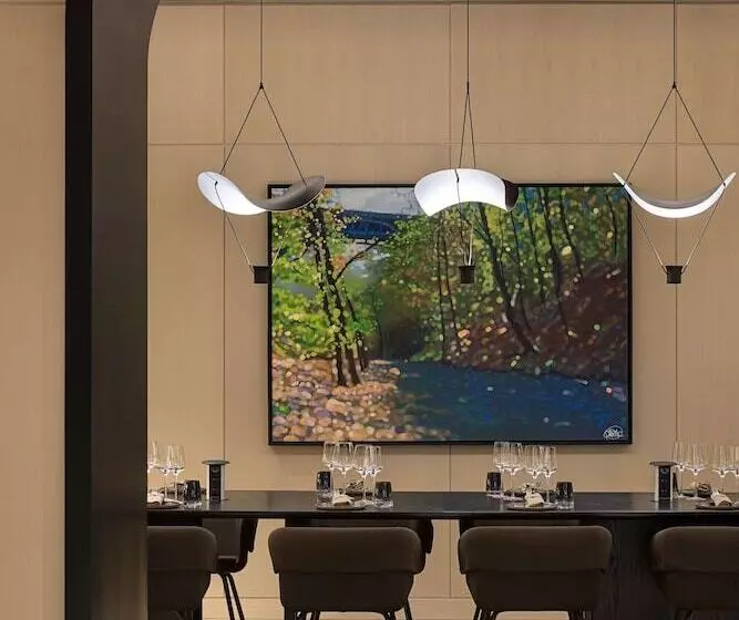 هتل Canopy By Hilton Toronto Yorkville