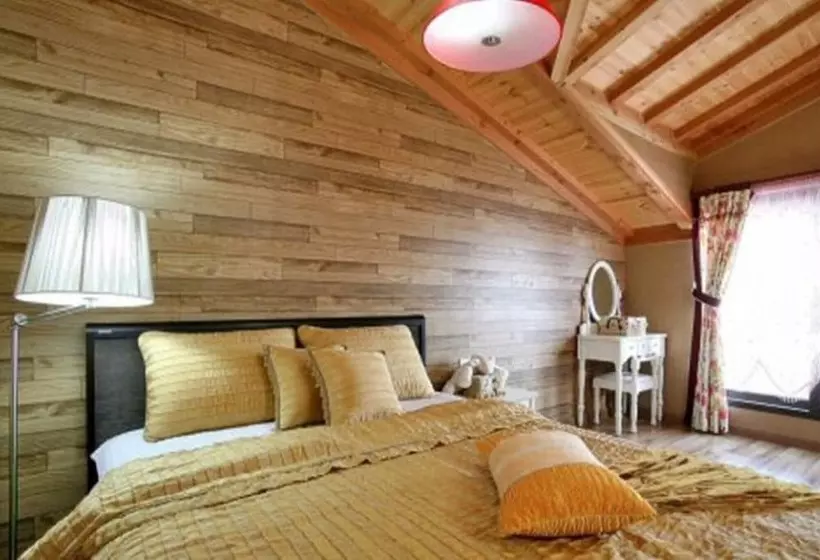 Hotelli Taean Silverbell Pension