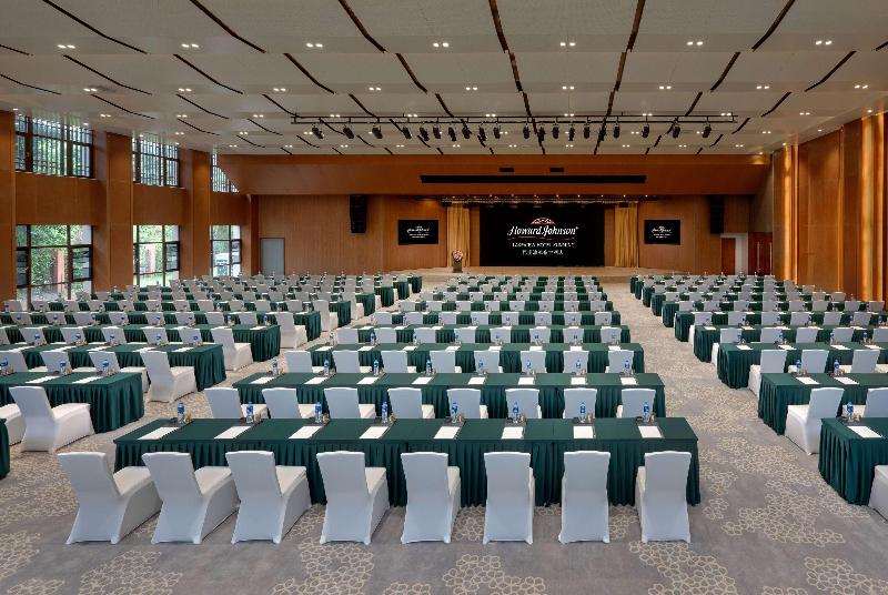 Howard Johnson By Wyndham Lakeview Hotel Kunming