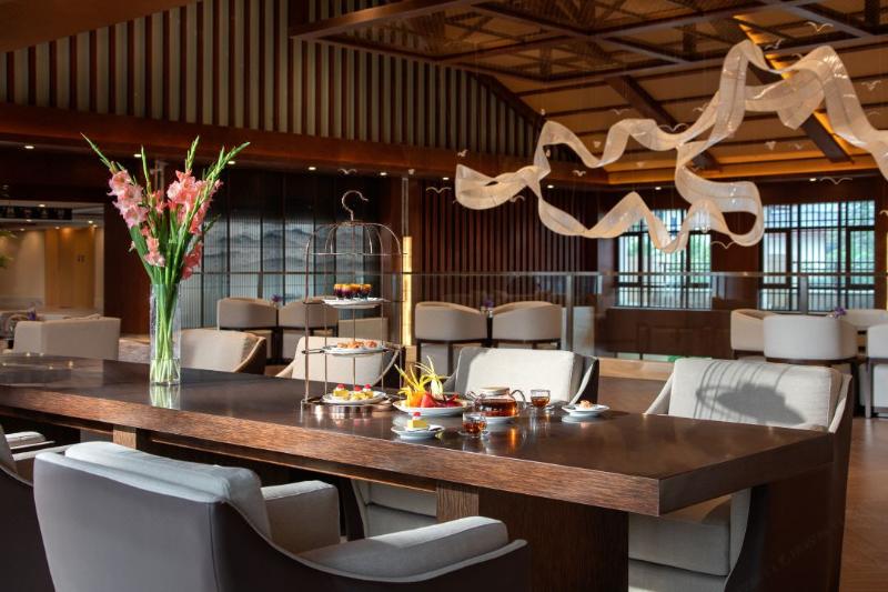 Howard Johnson By Wyndham Lakeview Hotel Kunming