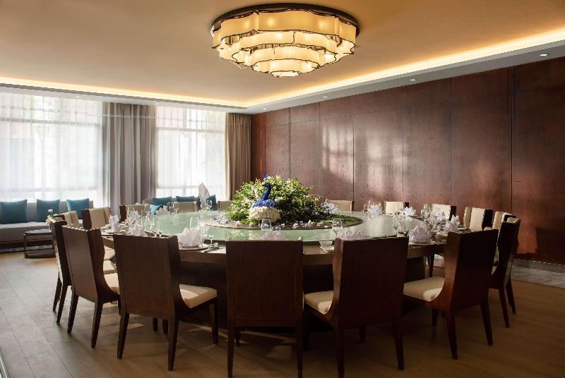 Howard Johnson By Wyndham Lakeview Hotel Kunming