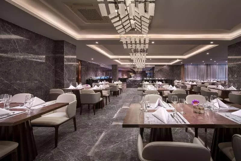 Howard Johnson By Wyndham Lakeview Hotel Kunming