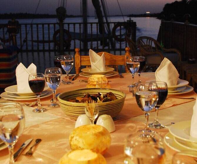 هتل Dahabeya Queen Farida