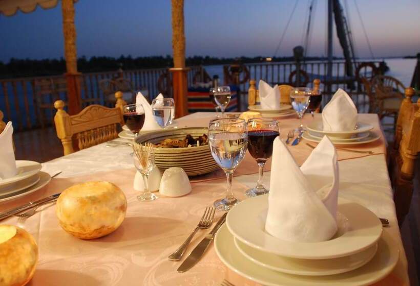 هتل Dahabeya Queen Farida