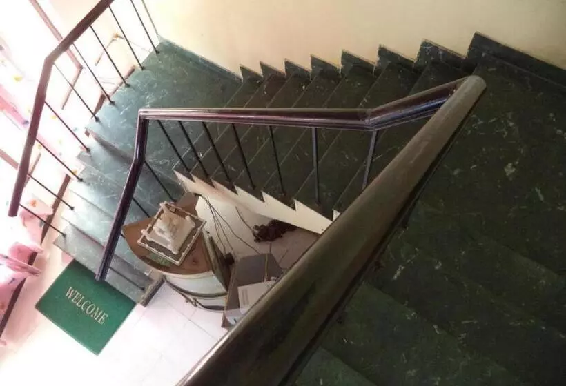 ホテル Viren Plaza, Agra