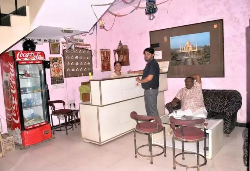 ホテル Viren Plaza, Agra