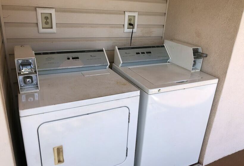 בית מלון כפרי Budget Inn