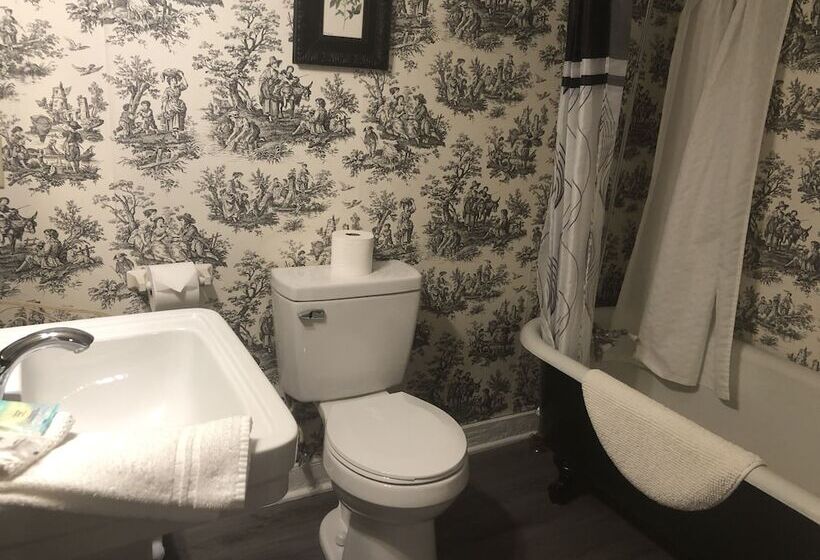 Отель Carriage Lane Inn