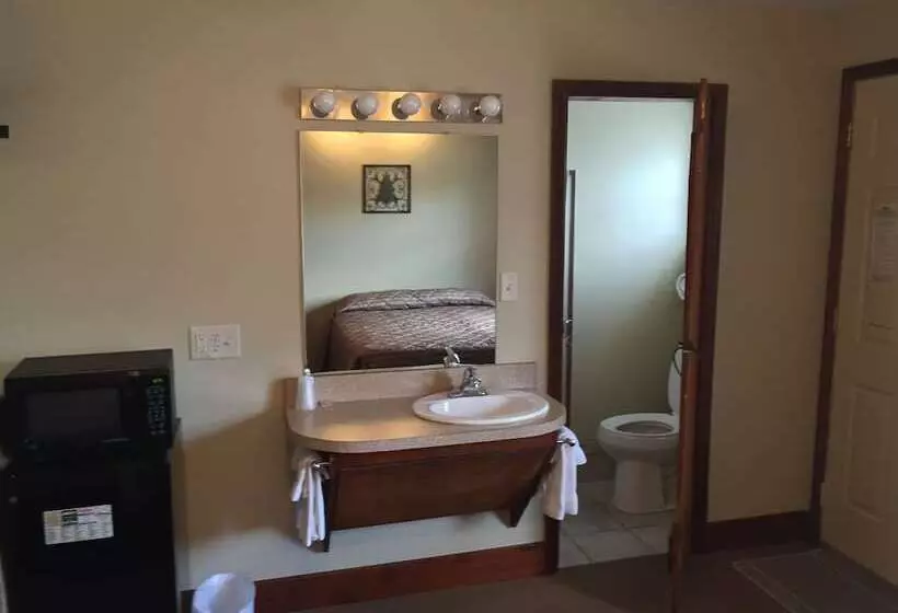 Hotelli Evergreen Inn