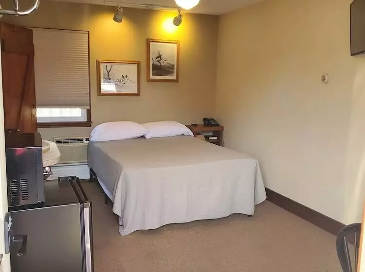 Hotelli Evergreen Inn