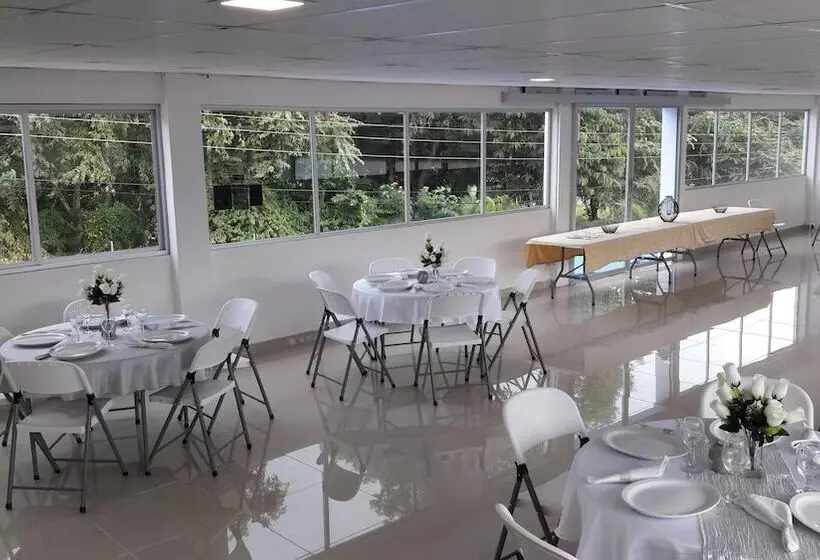 Hotelli Pacific Coast