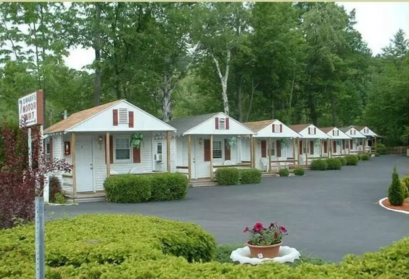 Seven Dwarfs Motel & Cabins