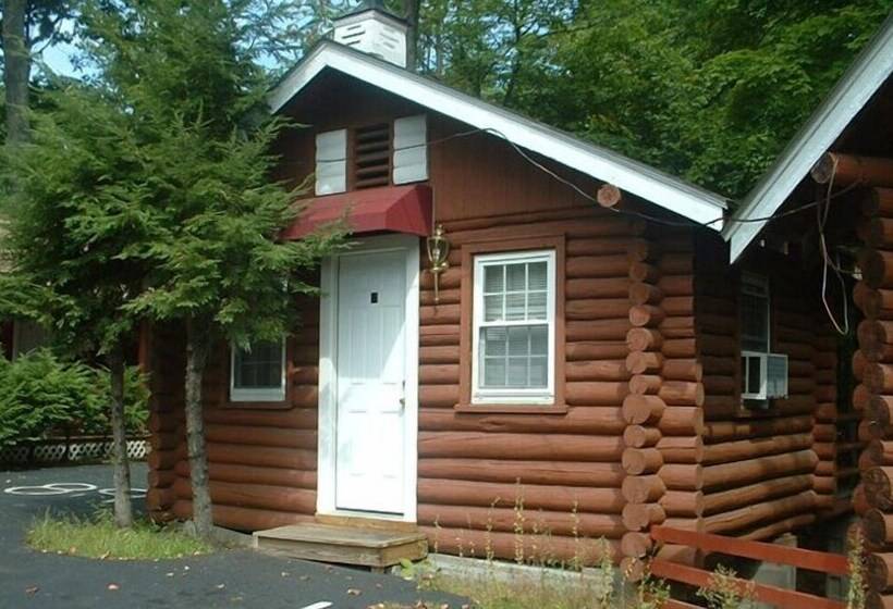 Seven Dwarfs Motel & Cabins