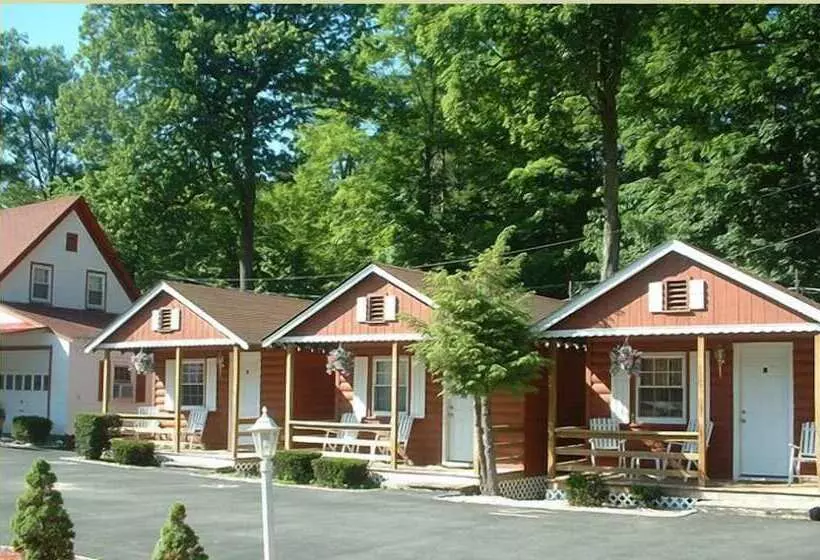 Seven Dwarfs Motel & Cabins