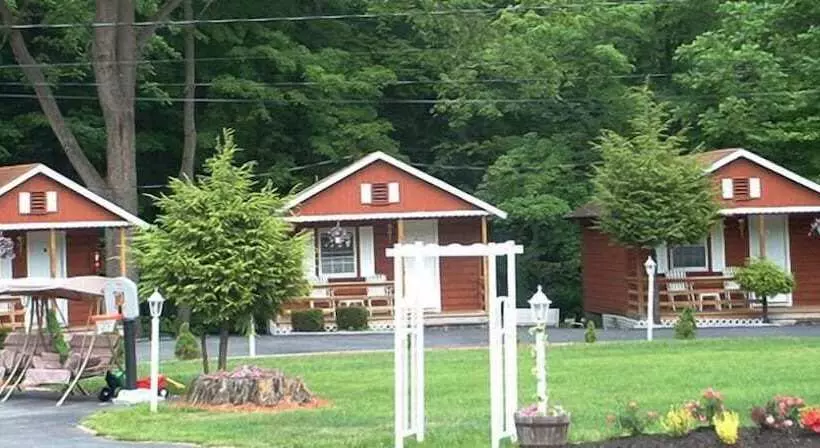 Seven Dwarfs Motel & Cabins