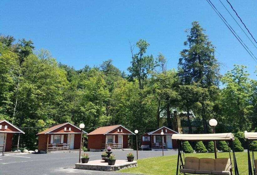 Seven Dwarfs Motel & Cabins