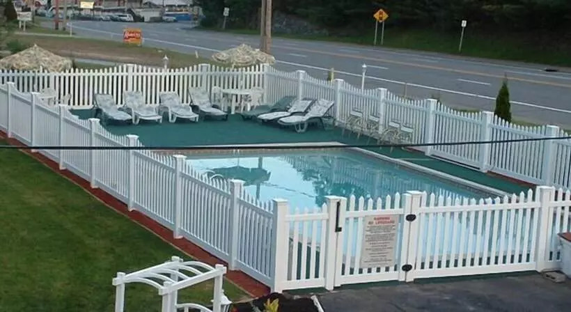 Seven Dwarfs Motel & Cabins