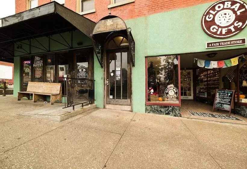 Hotelli The Walnut Street Inn