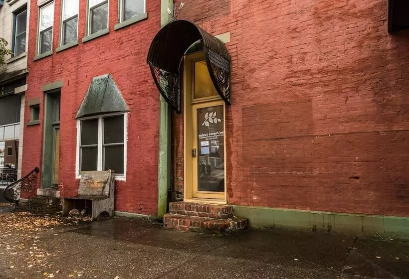 Hotelli The Walnut Street Inn