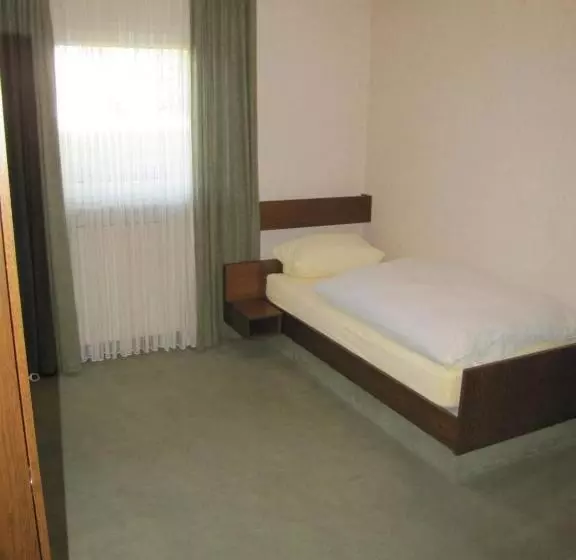 Hotelli Gästehaus Rehwinkel