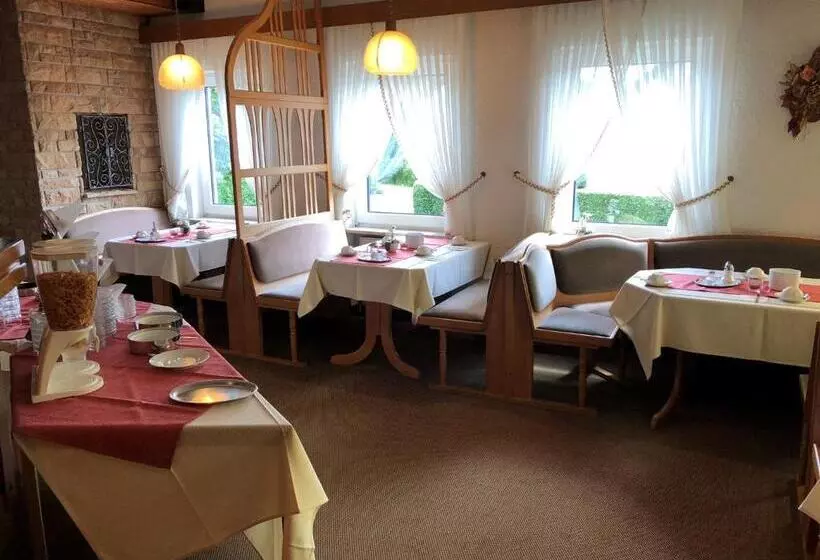 Hotelli Gästehaus Rehwinkel